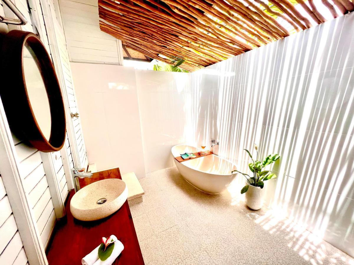 Mista Ceningan'S Beach Bungalows Previously The Kubu 221 Lembongan Exterior foto